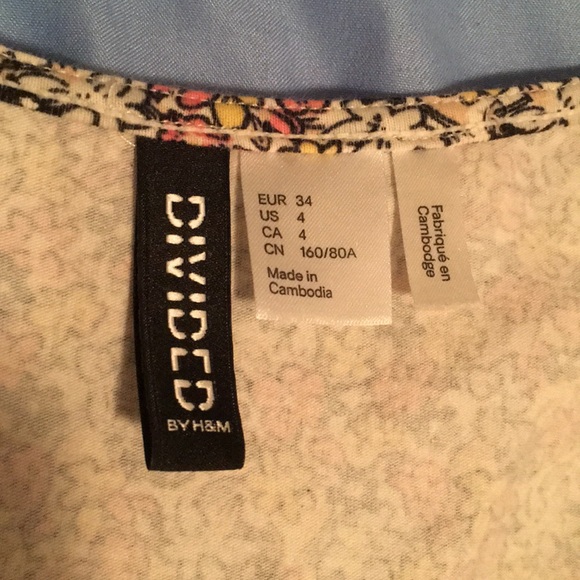 H&M’s Divided Floral Dress. Size 4 US. - Picture 4 of 4